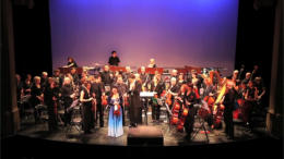 Natacha Triadou, Fabrice Fortin et l'orchestre au Théâtre de Fontainebleau